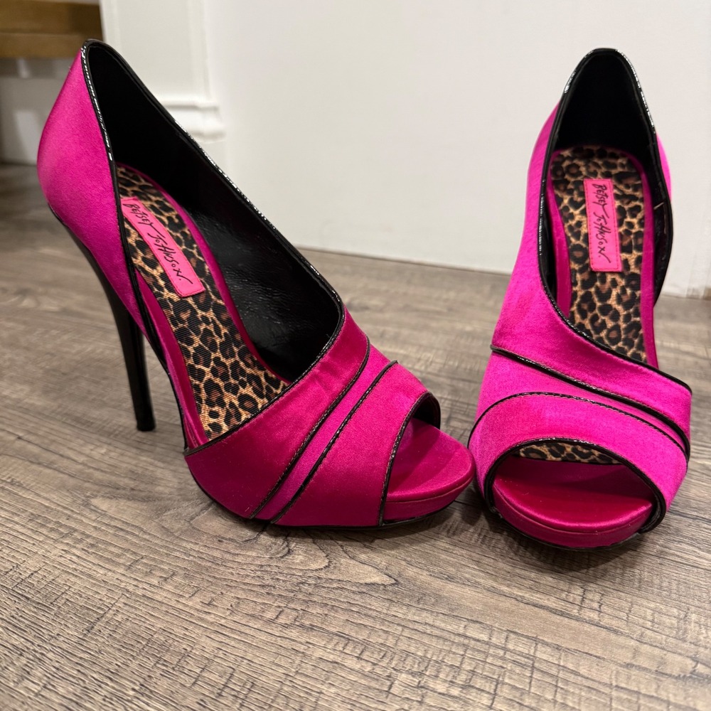 Betsey Johnson Hot Pink Satin Peep Toe Stiletto Heels Leopard Print Insole